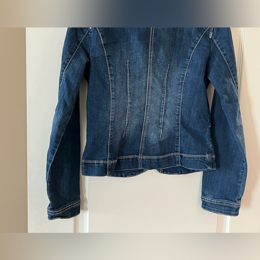 Maurices Denim Distressed Jacket with Button Details Women’s Size Medium - Picture 2 of 15